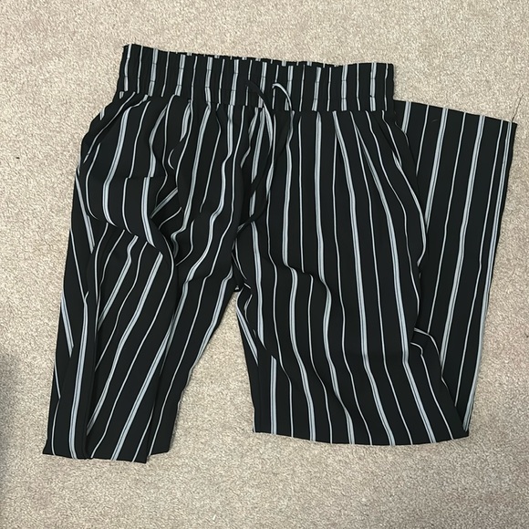 Pinstripe elastic waistband pants - Picture 1 of 4